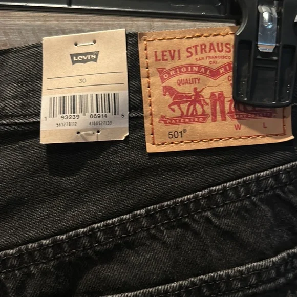 NWT Levi's 501 Black Jean Shorts size 30 - Picture 3 of 7